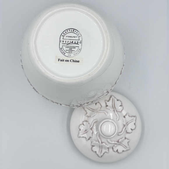 Seattle Inspirado Stonelite Antique White Cookie Jar Grapes/Vine Design - Picture 7 of 8